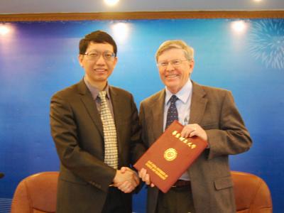 Maurice Brookhart教授受聘十大信誉官网客座教授